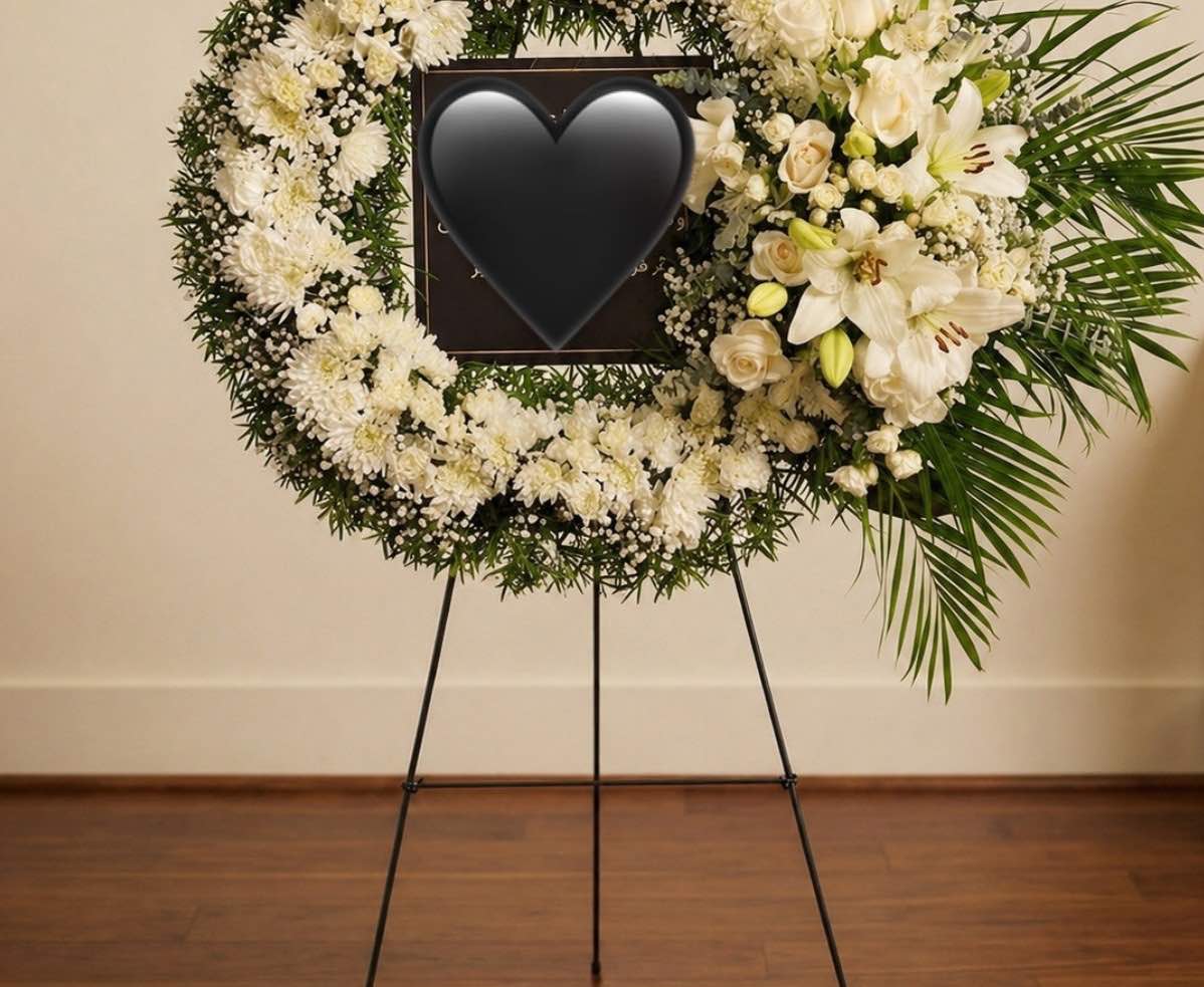 Eternal Serenity Standing Wreath photo 3